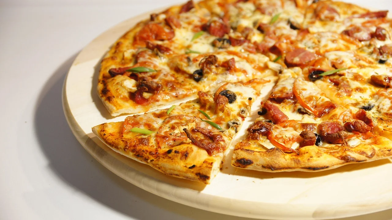 Bolas de massa de pizza embaladas individualmente para congelar.