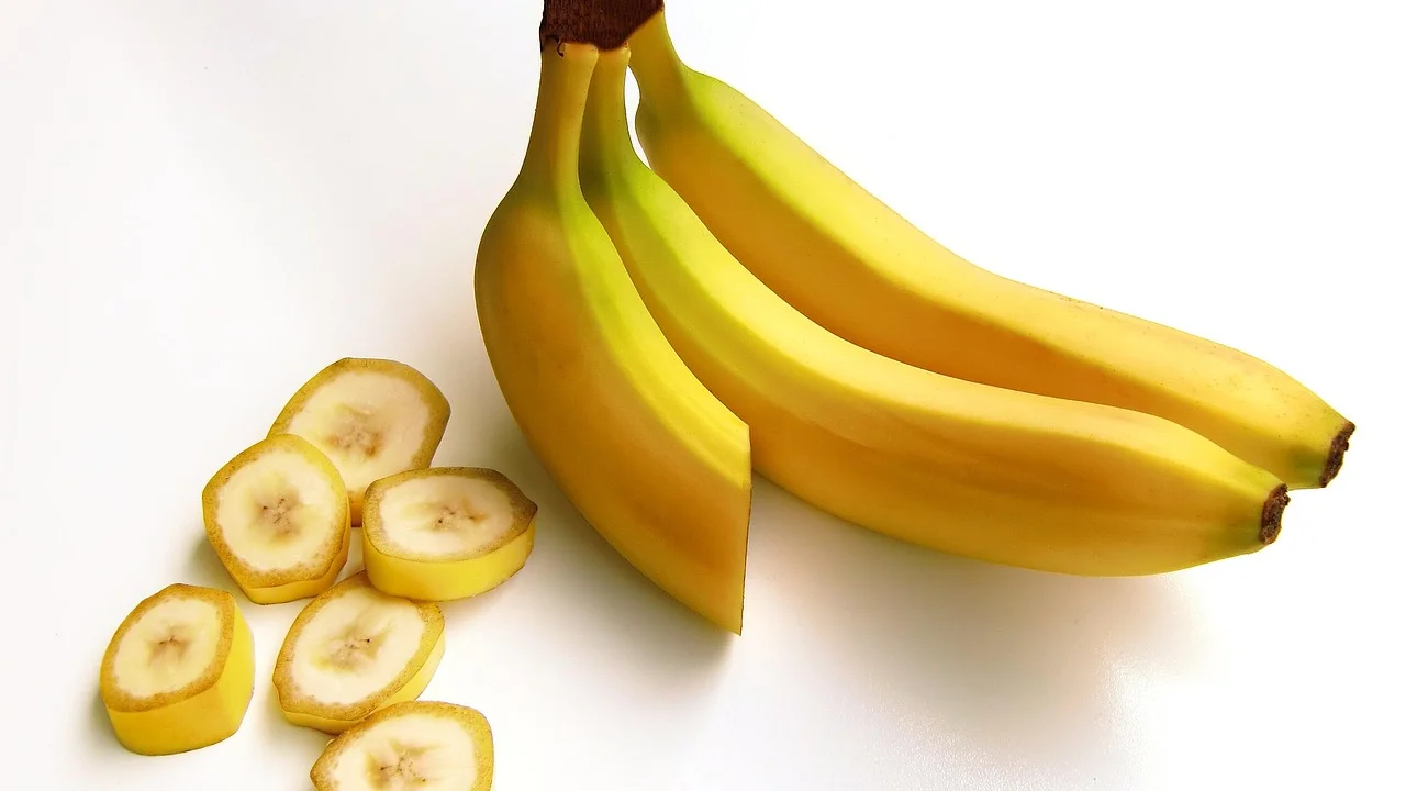 Rodelas de banana organizadas para congelamento