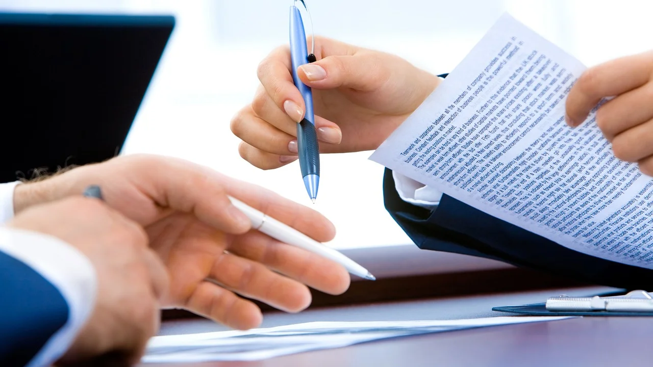 Documento PDF aberto em um notebook antes da conversão