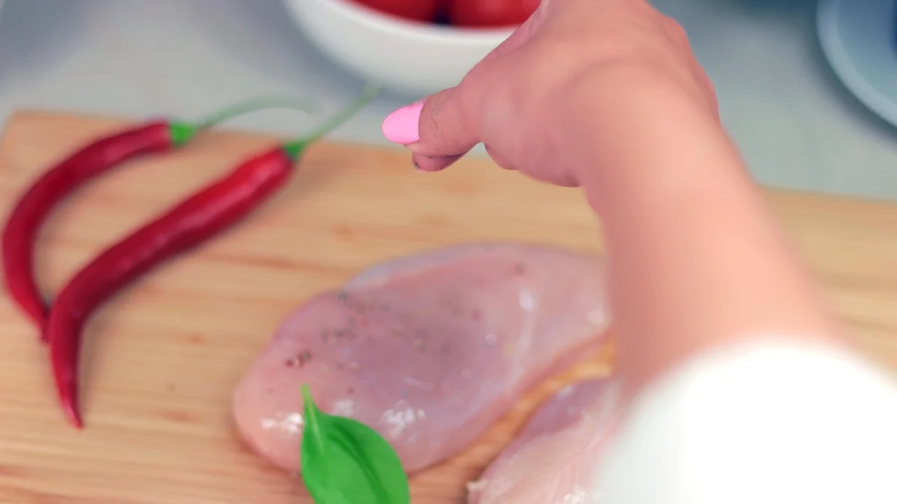 Separação da coxa pela articulação do frango