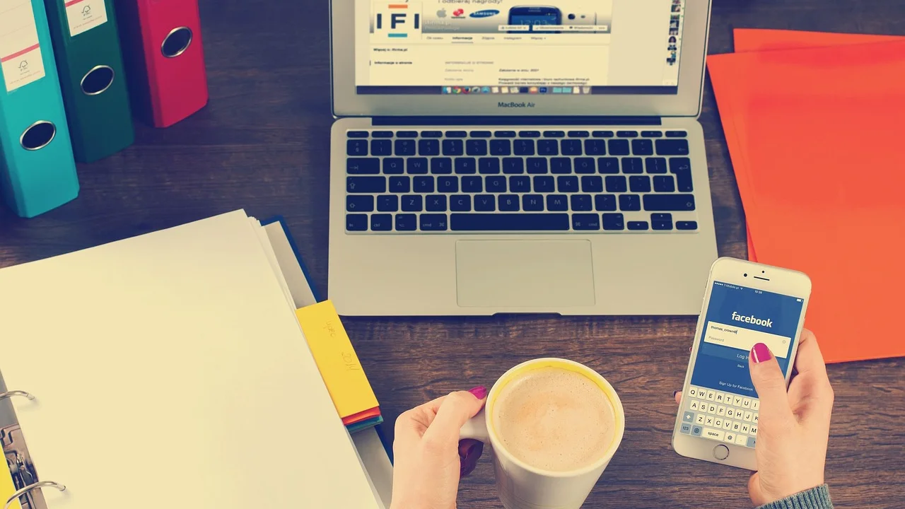 Menu de navegação simples em site responsivo
