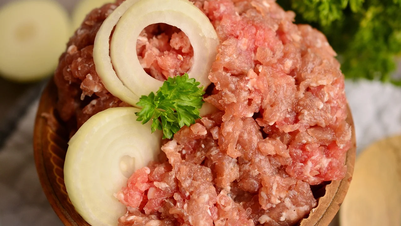 Utensílios limpos ajudam a evitar contaminação cruzada na cozinha.