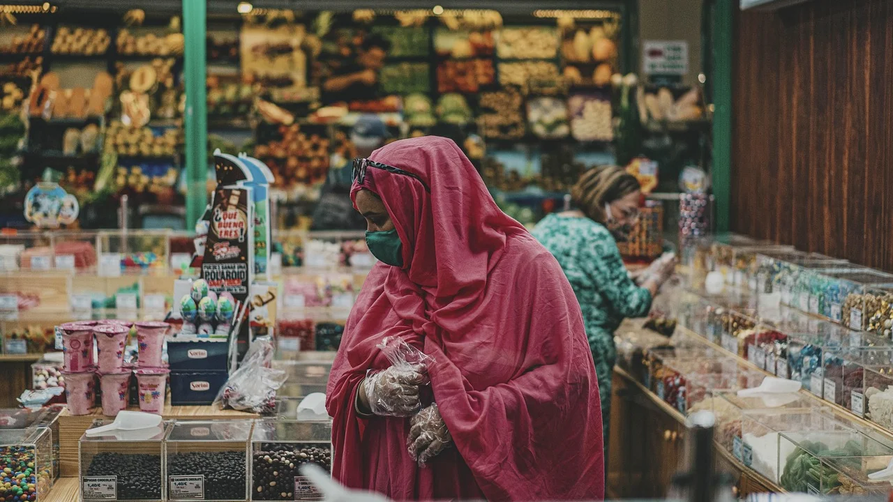 Frutas e legumes da estação em feira ou supermercado