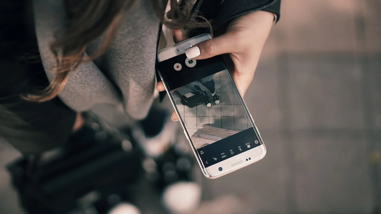 Linha do tempo de edição aberta em um smartphone.