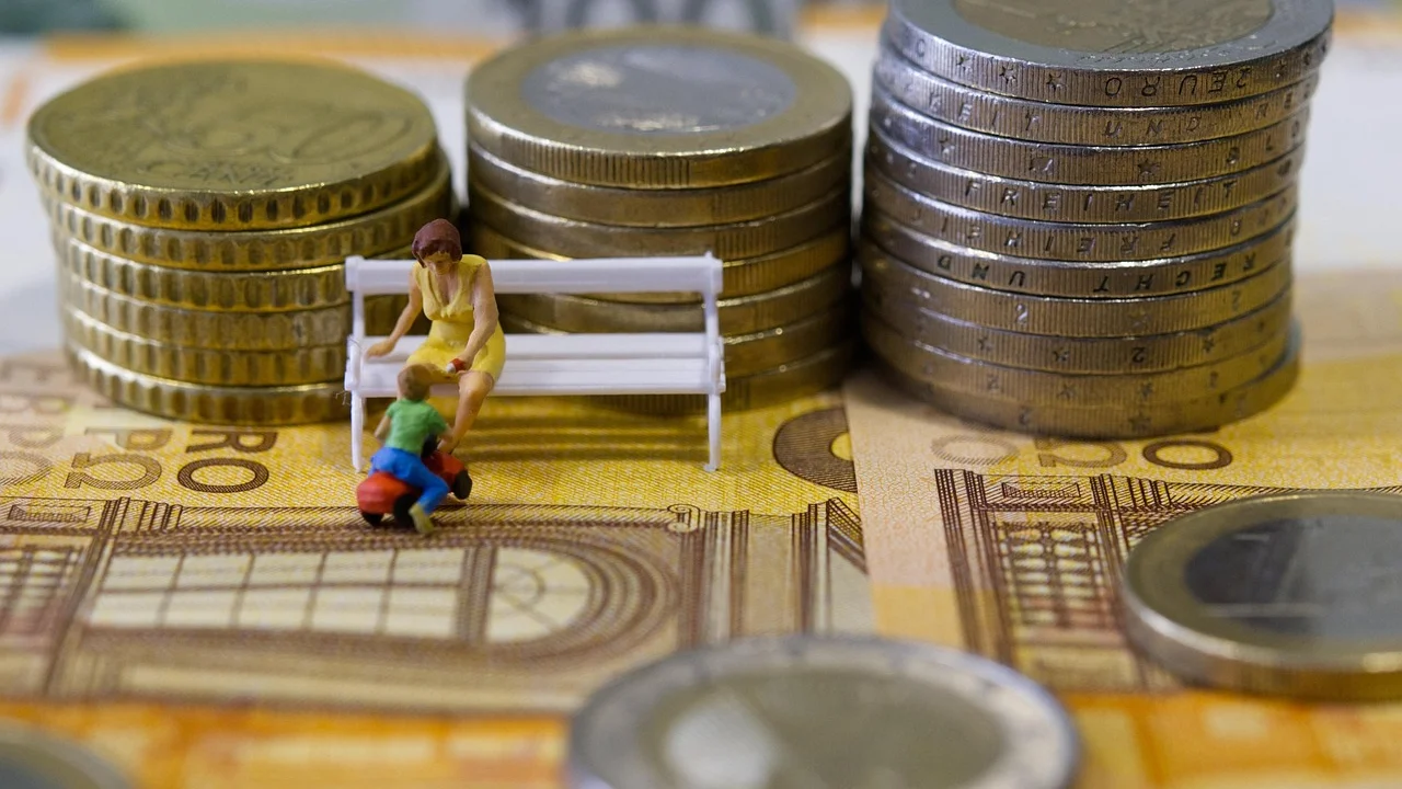 Caderno com meta de compra e acompanhamento de economia