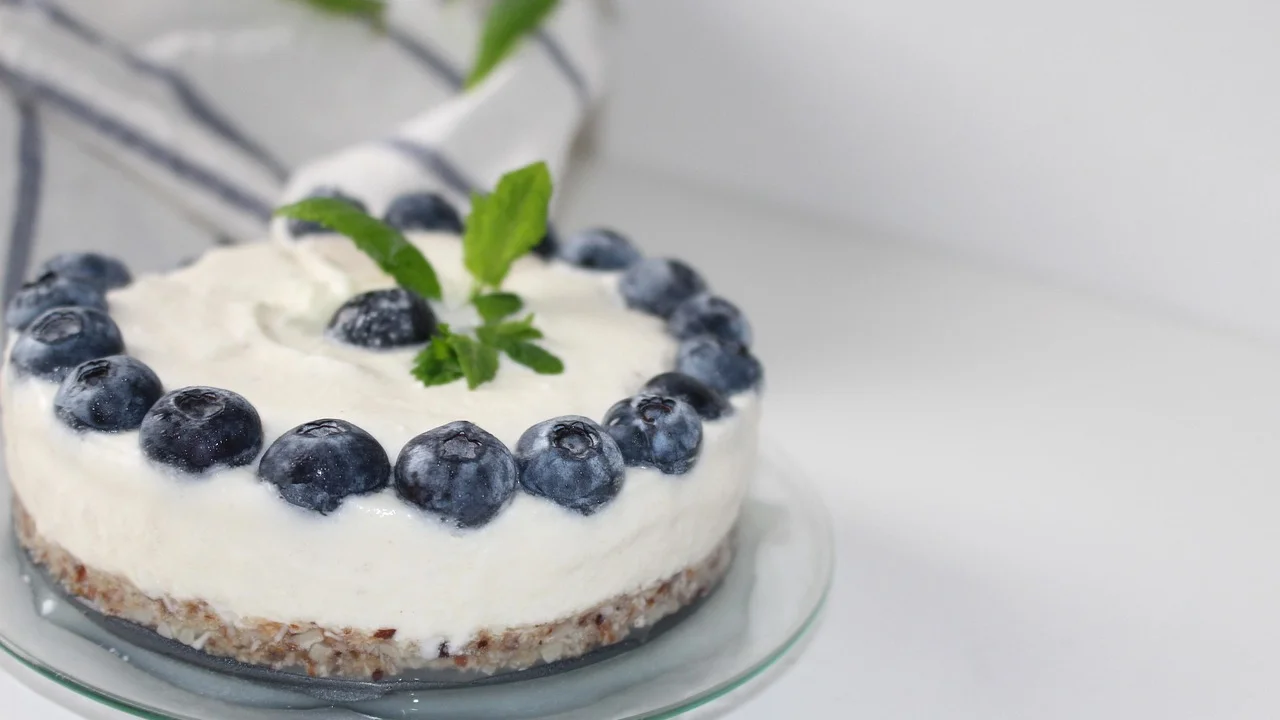 Raspas de limão usadas para aromatizar a massa do bolo.
