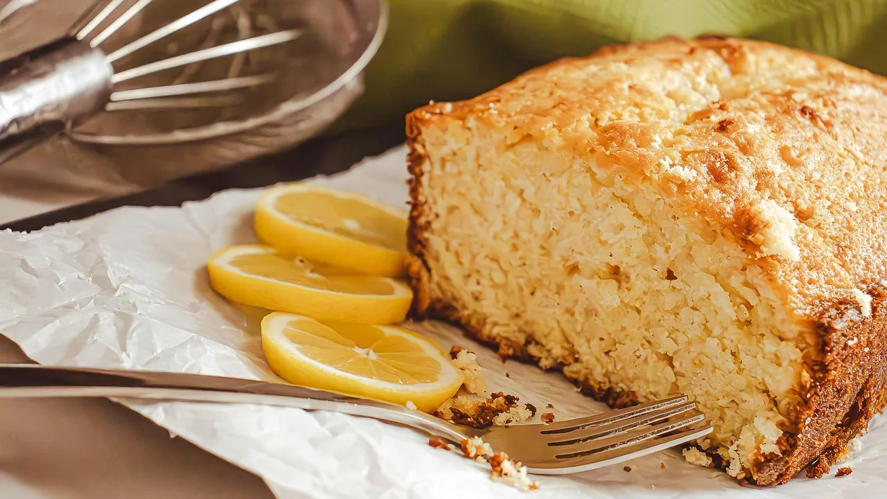 Massa de bolo de limão pronta para ir ao forno
