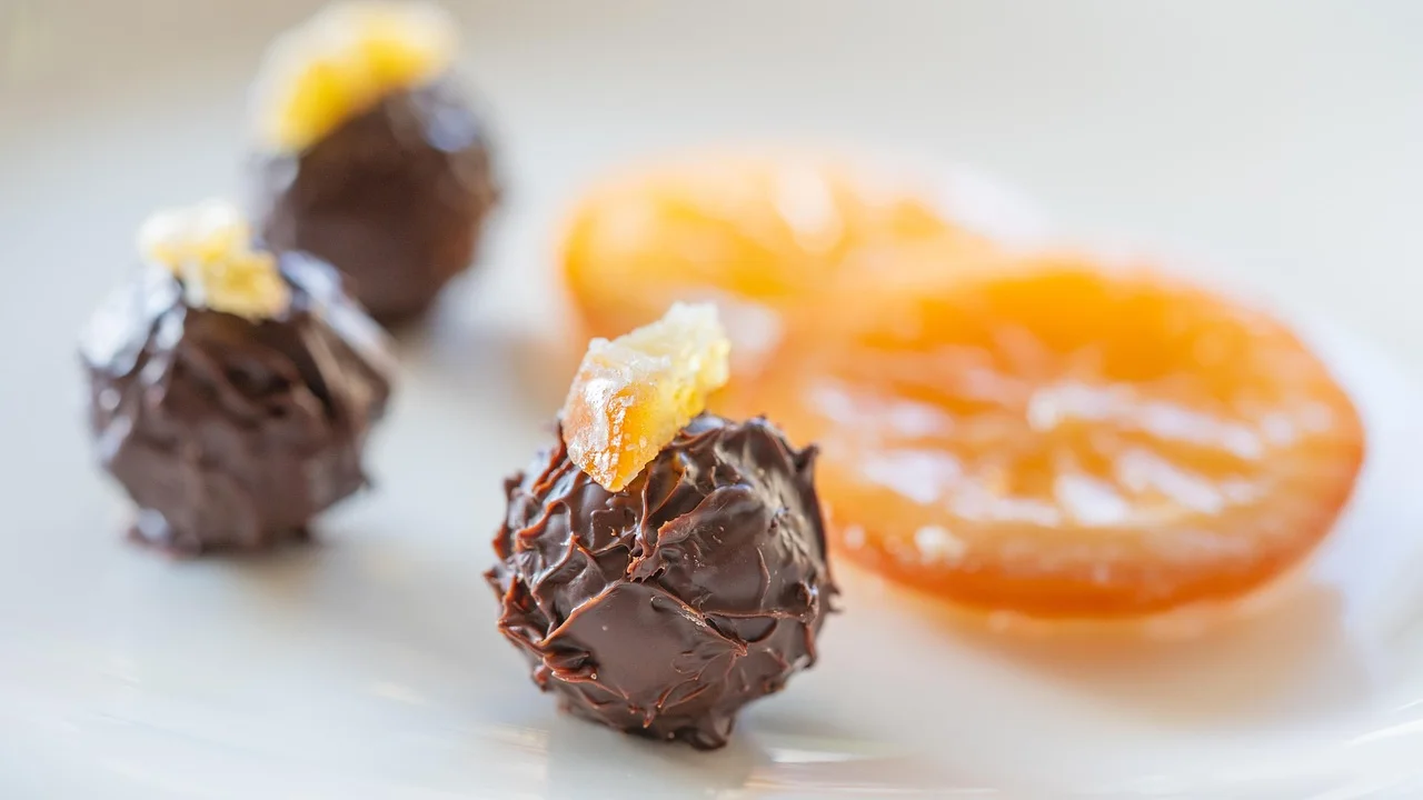 Brigadeiro cremoso após intervalos curtos no micro-ondas.