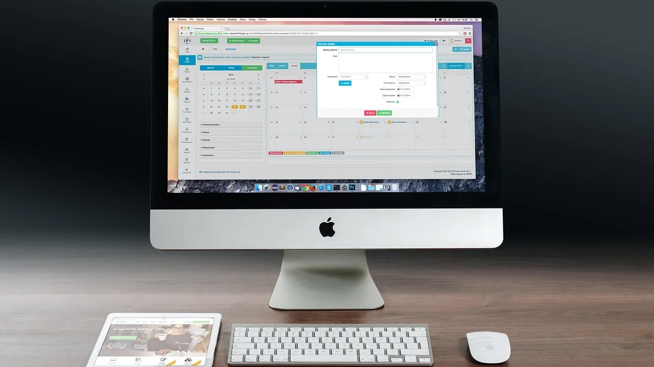 Grade semanal com datas organizadas em células