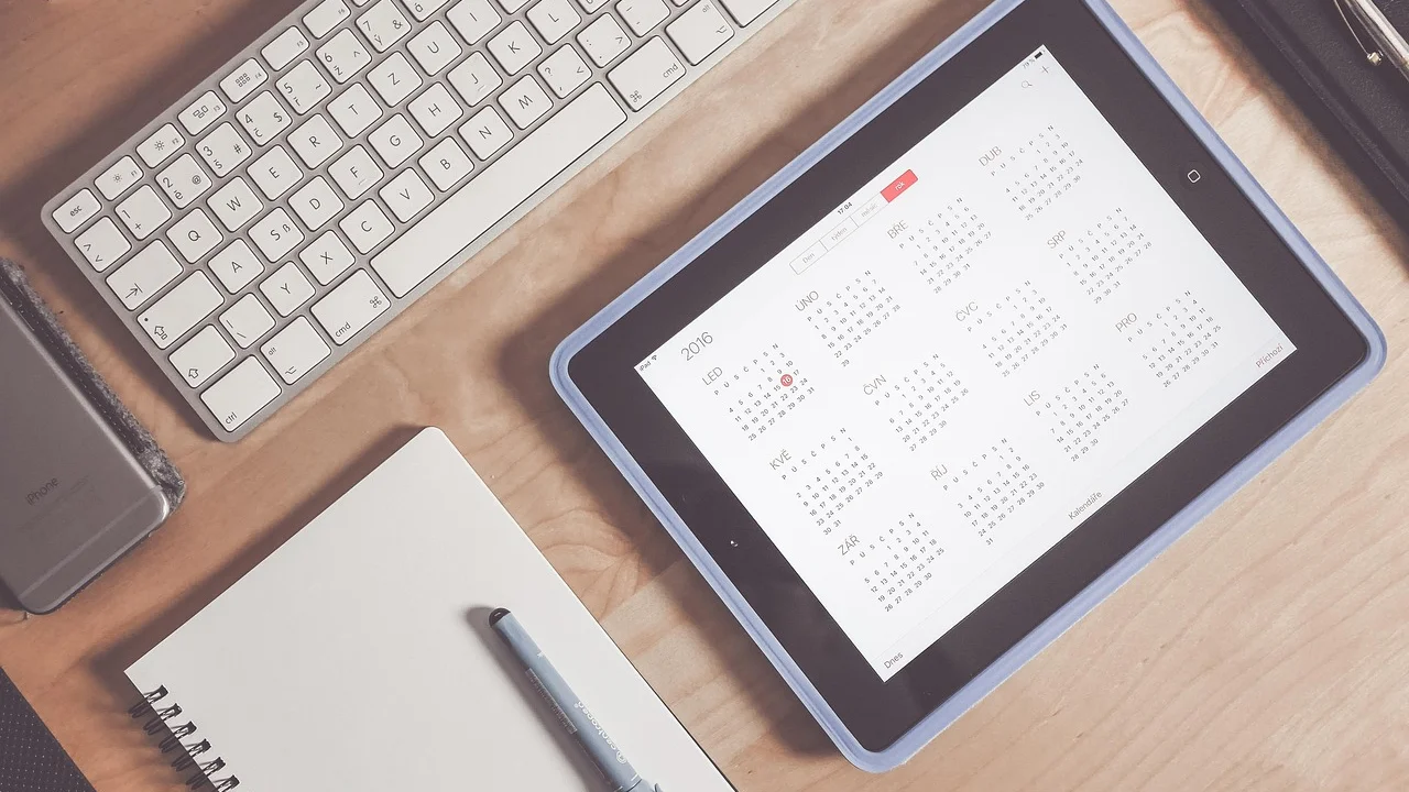 Calendário mensal pronto para impressão em papel