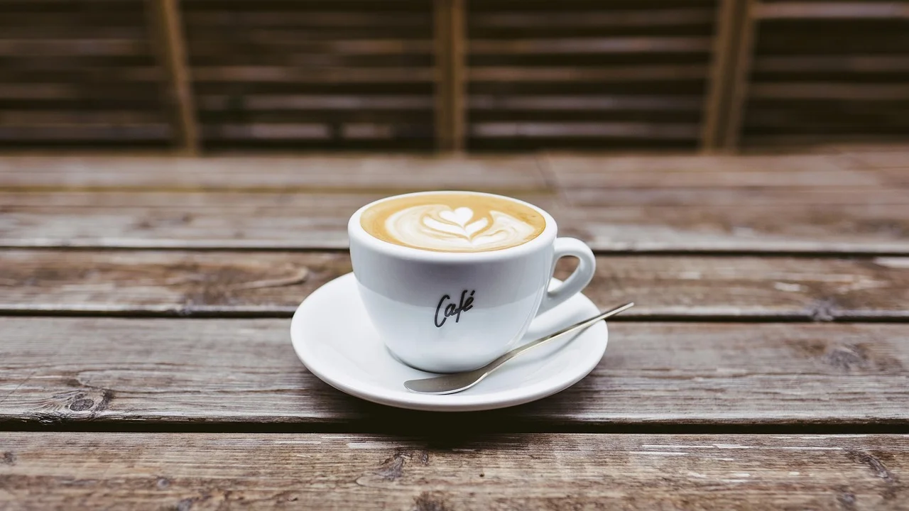 Café concentrado servido como base para bebida cremosa