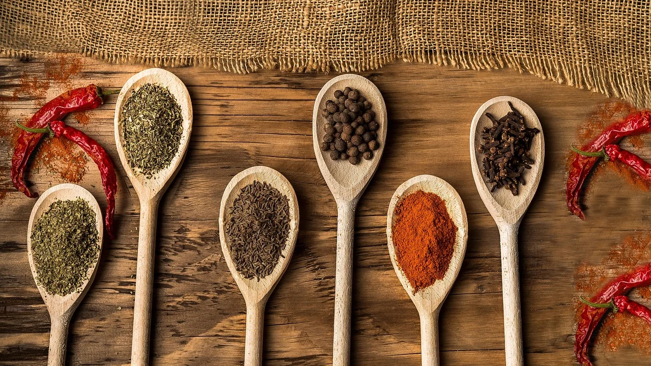 Rodelas de pimenta em vinagre para acompanhar refeições.