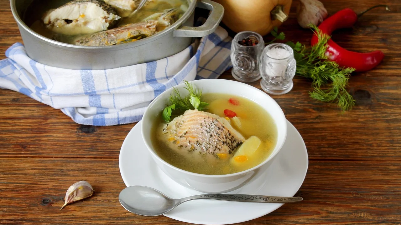Cubos de abóbora e temperos separados para o preparo