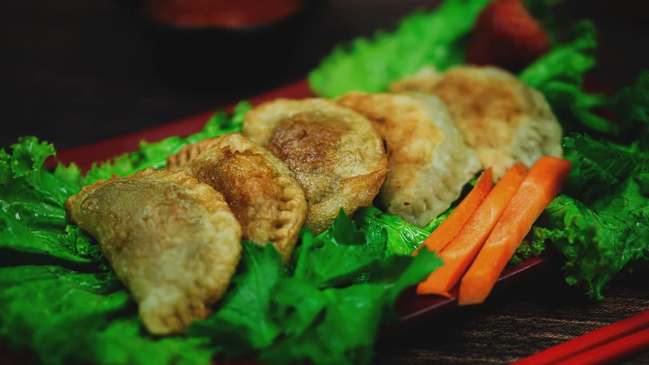 Crepioca recheada com queijo e ervas frescas