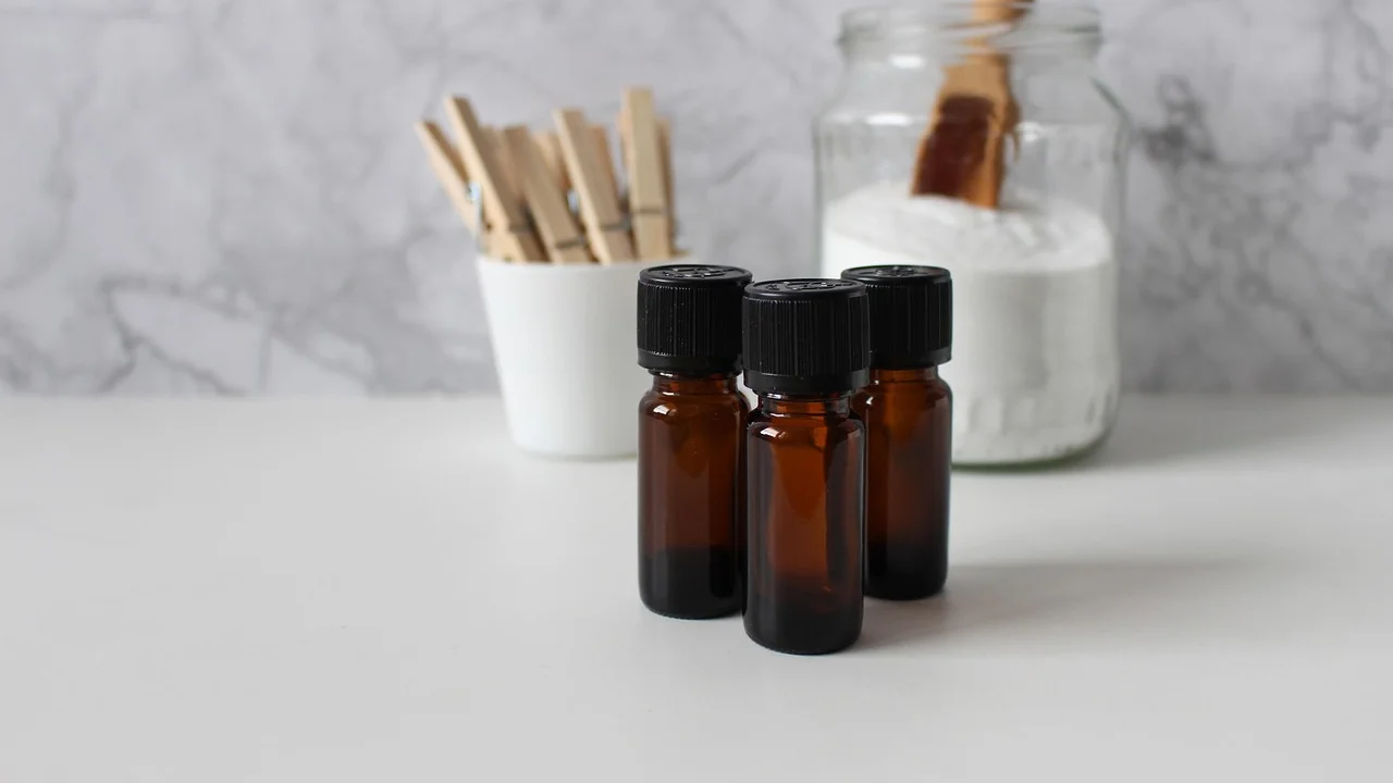 Medidas de bicarbonato e ingrediente ácido para aerar massas.