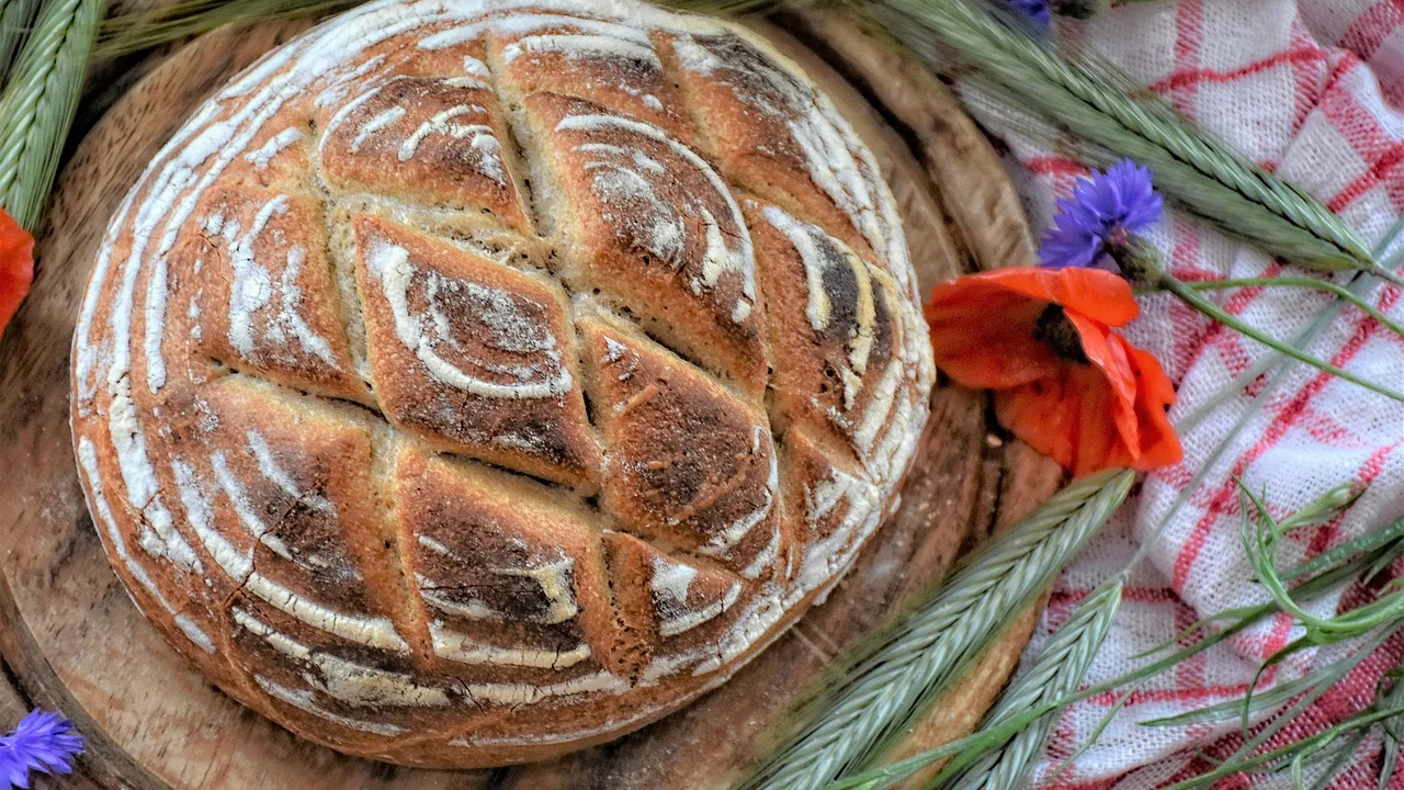 Pão artesanal preparado com fermento natural caseiro.