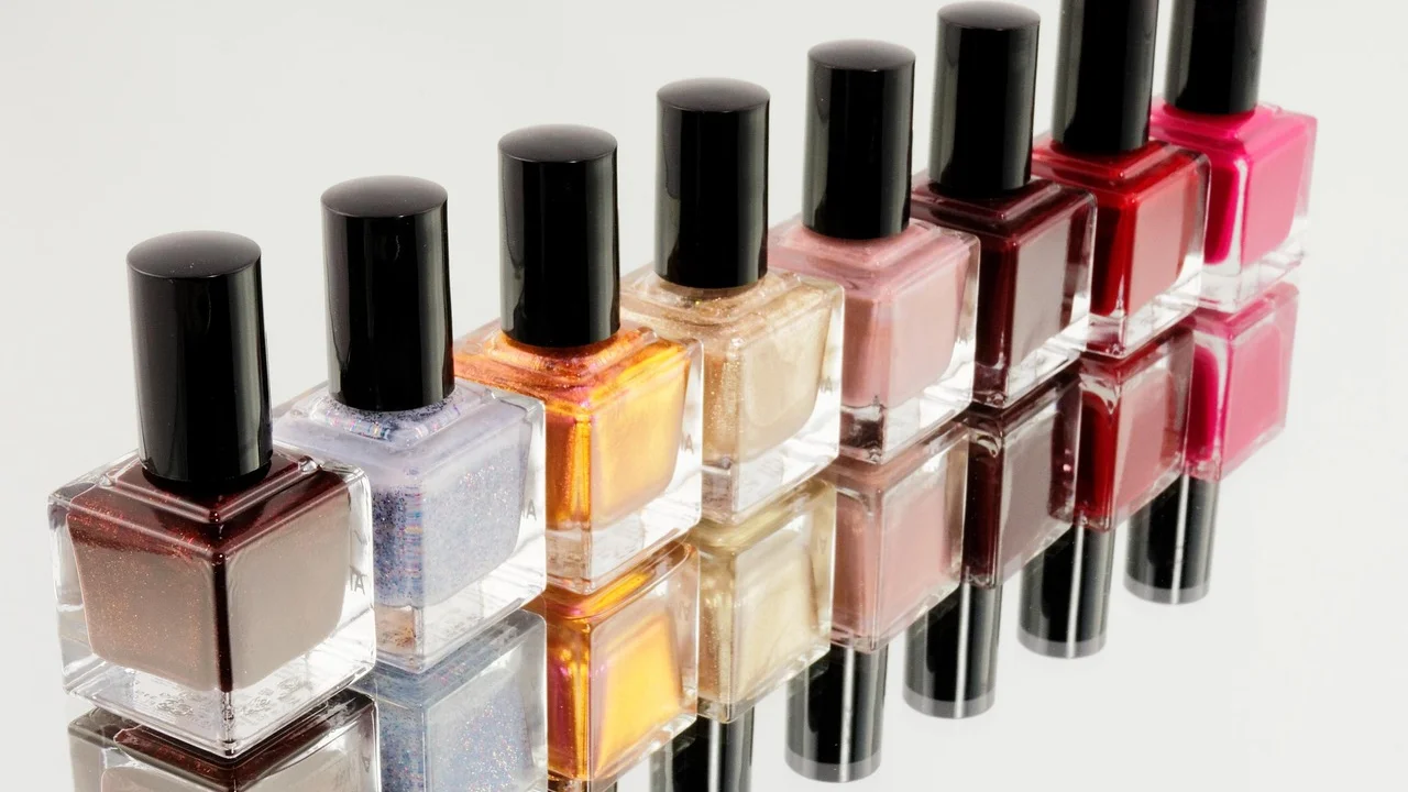 Top coat aplicado para dar brilho e proteger a esmaltação.