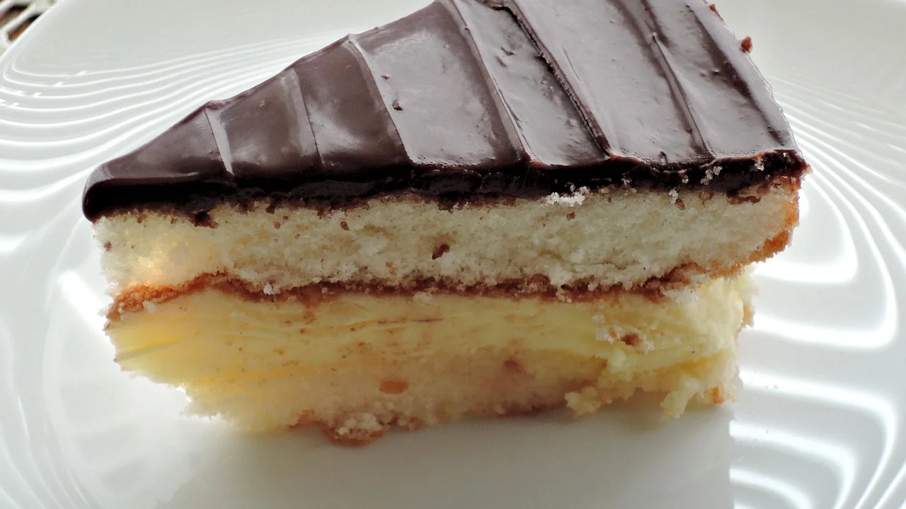 Trufas moldadas a partir de ganache firme e resfriada.