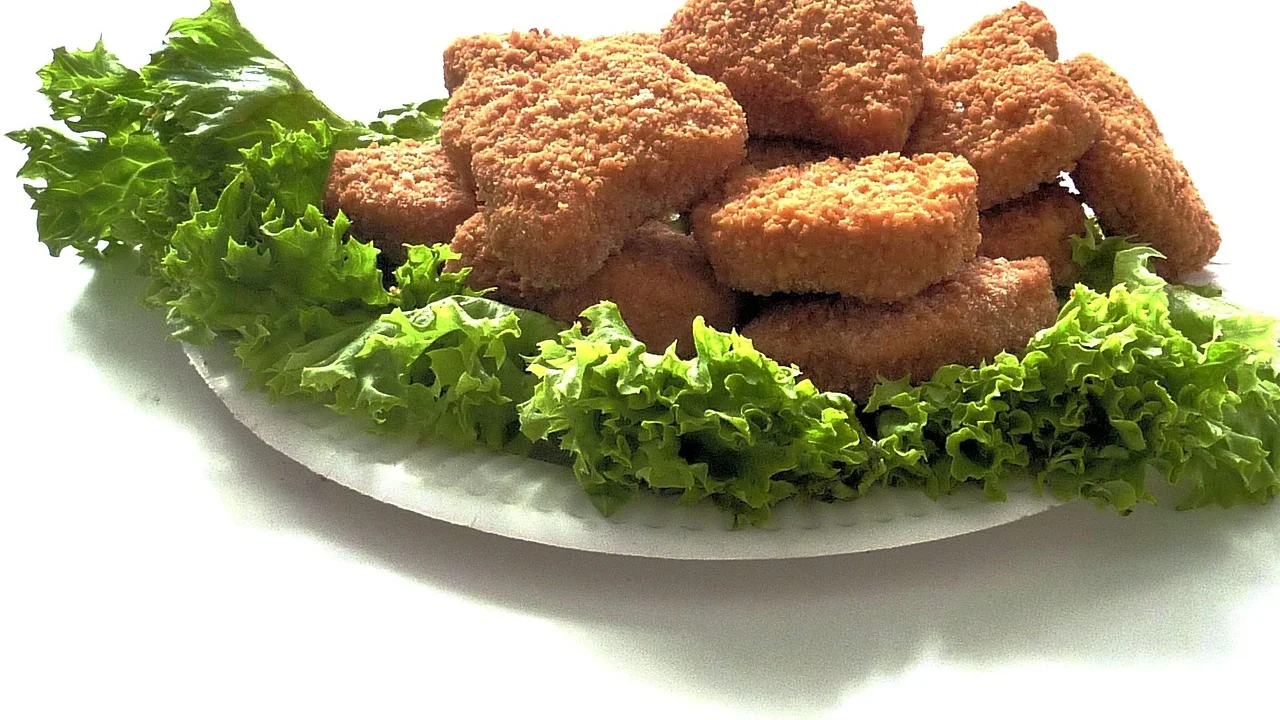 Nuggets congelados separados antes de irem para a airfryer.