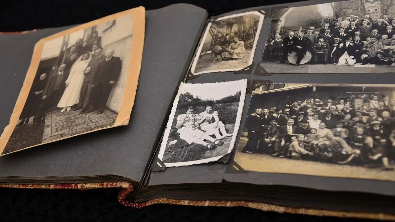 Família organiza documentos antes de procurar o atendimento do CadÚnico.