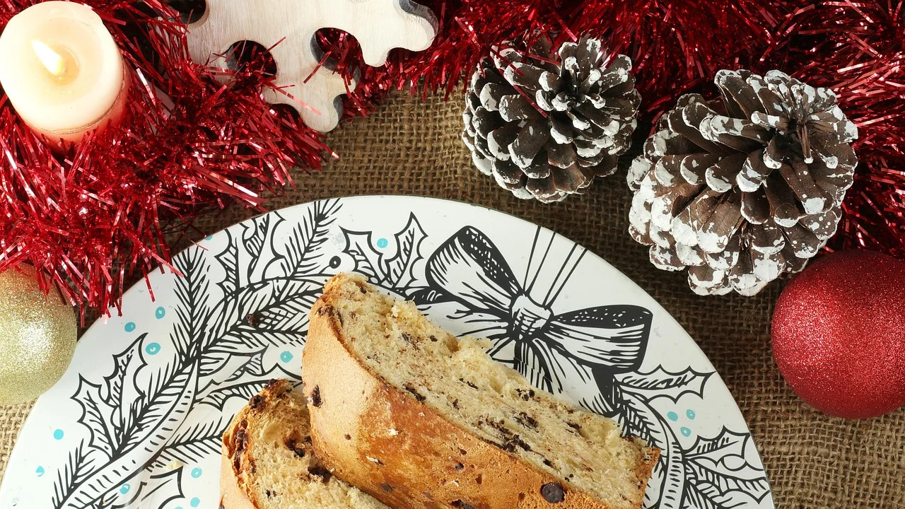 Fatias de panetone caseiro com miolo macio e aerado