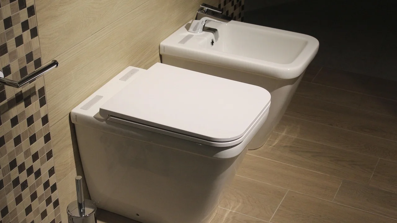 Pastilhas caseiras secando em forma de silicone.
