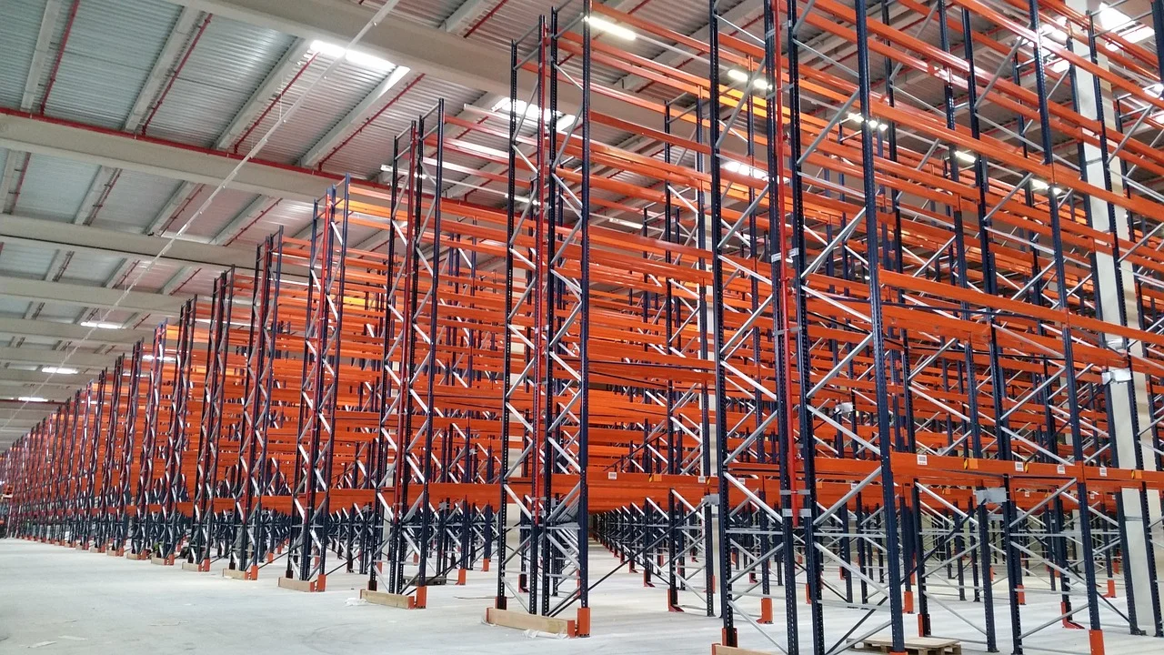 Planilha com entradas, saídas e saldo de produtos.