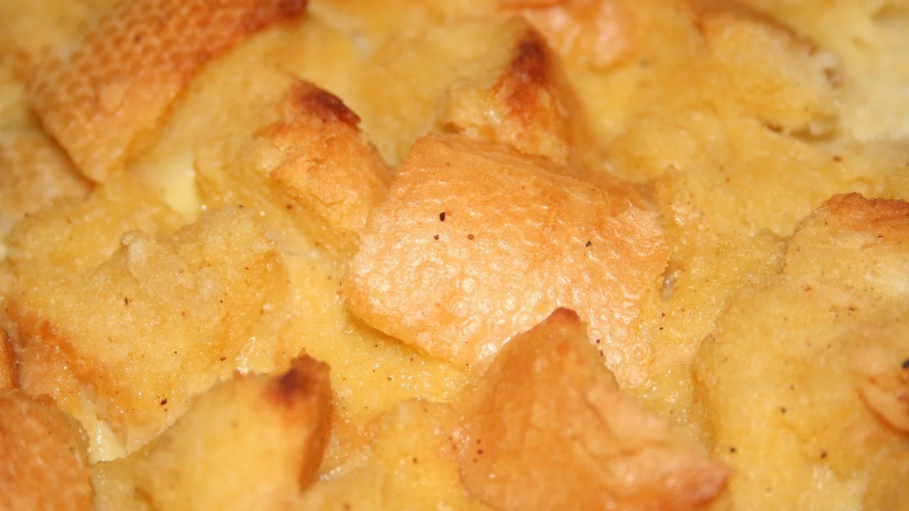 Caramelo âmbar cobrindo o fundo da forma