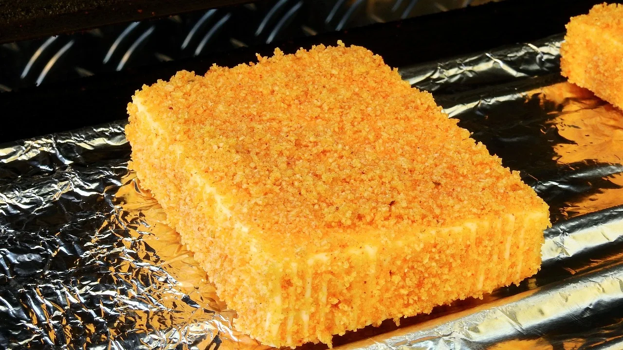 Petisco de queijo coalho com geleia de pimenta