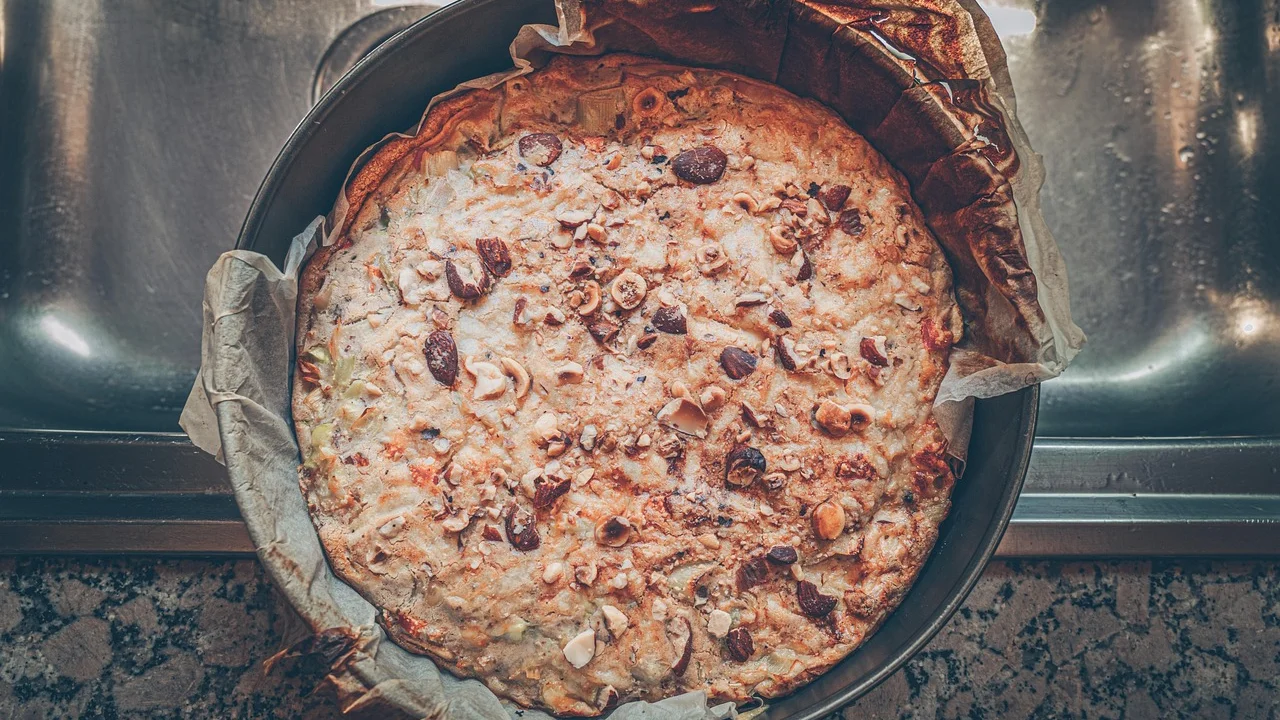 Massa amanteigada moldada em forma de torta baixa