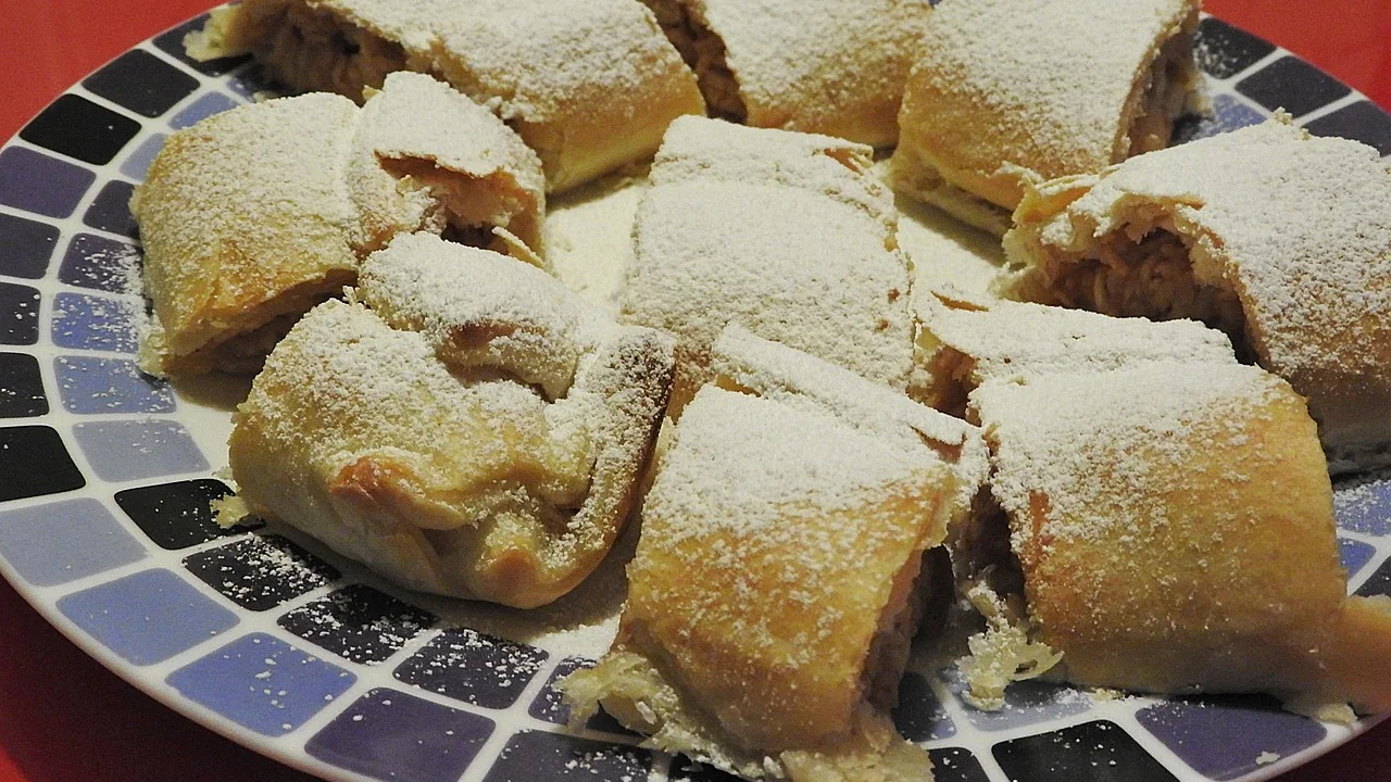 Fatias de maçã com canela para o recheio