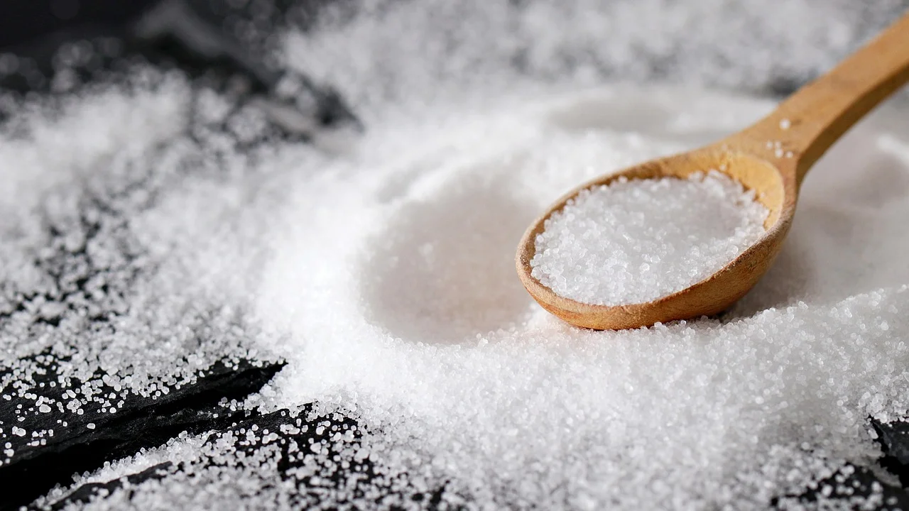 Colheres medidoras ajudam a equilibrar os sabores da receita.