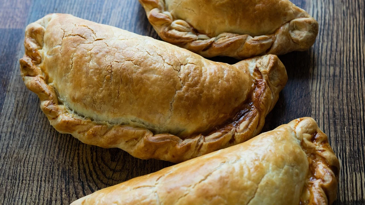 Massa de torta sendo preparada no liquidificador com ingredientes simples.
