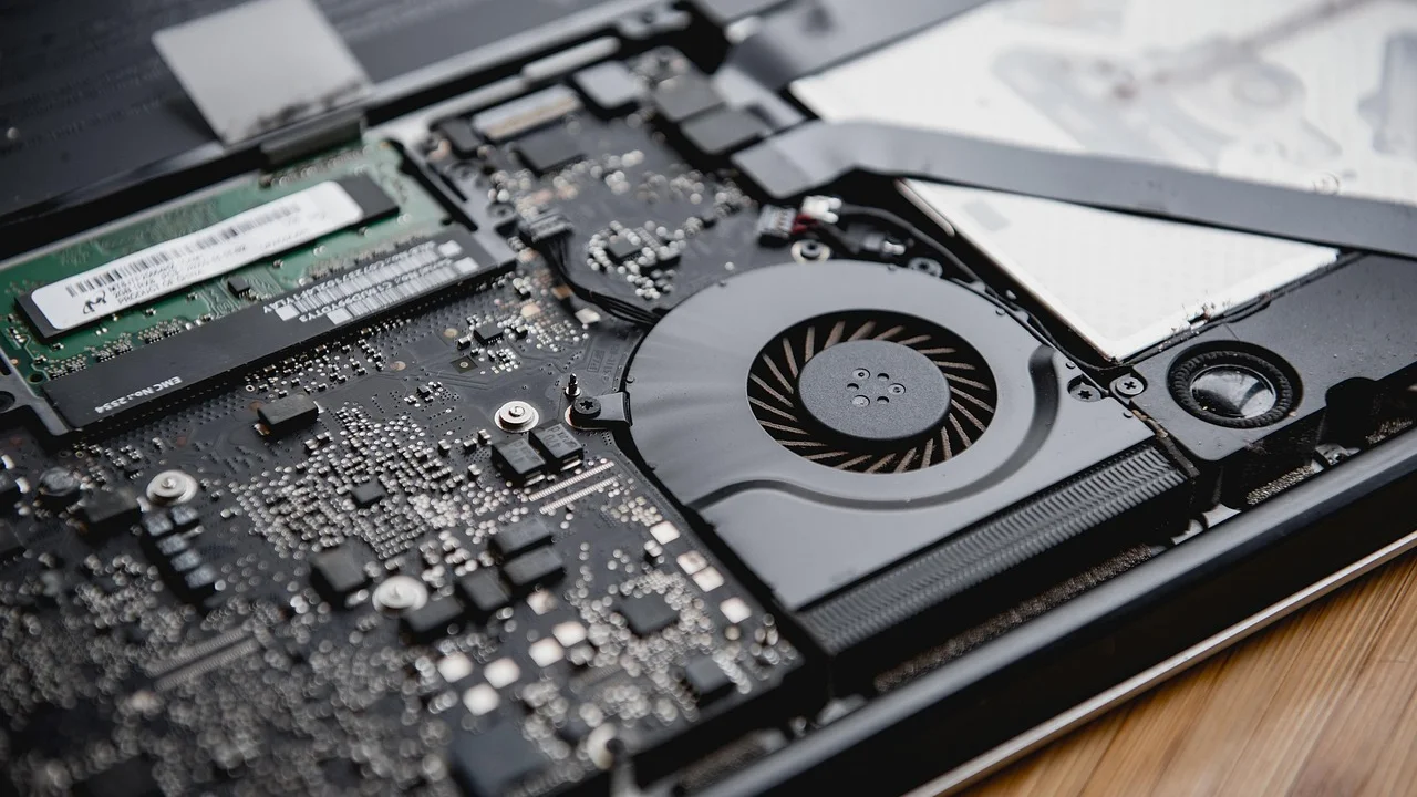 Backup de arquivos em unidade externa antes de apagar o sistema.