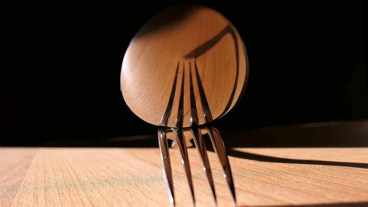 Gaveta com divisórias para talheres e utensílios pequenos