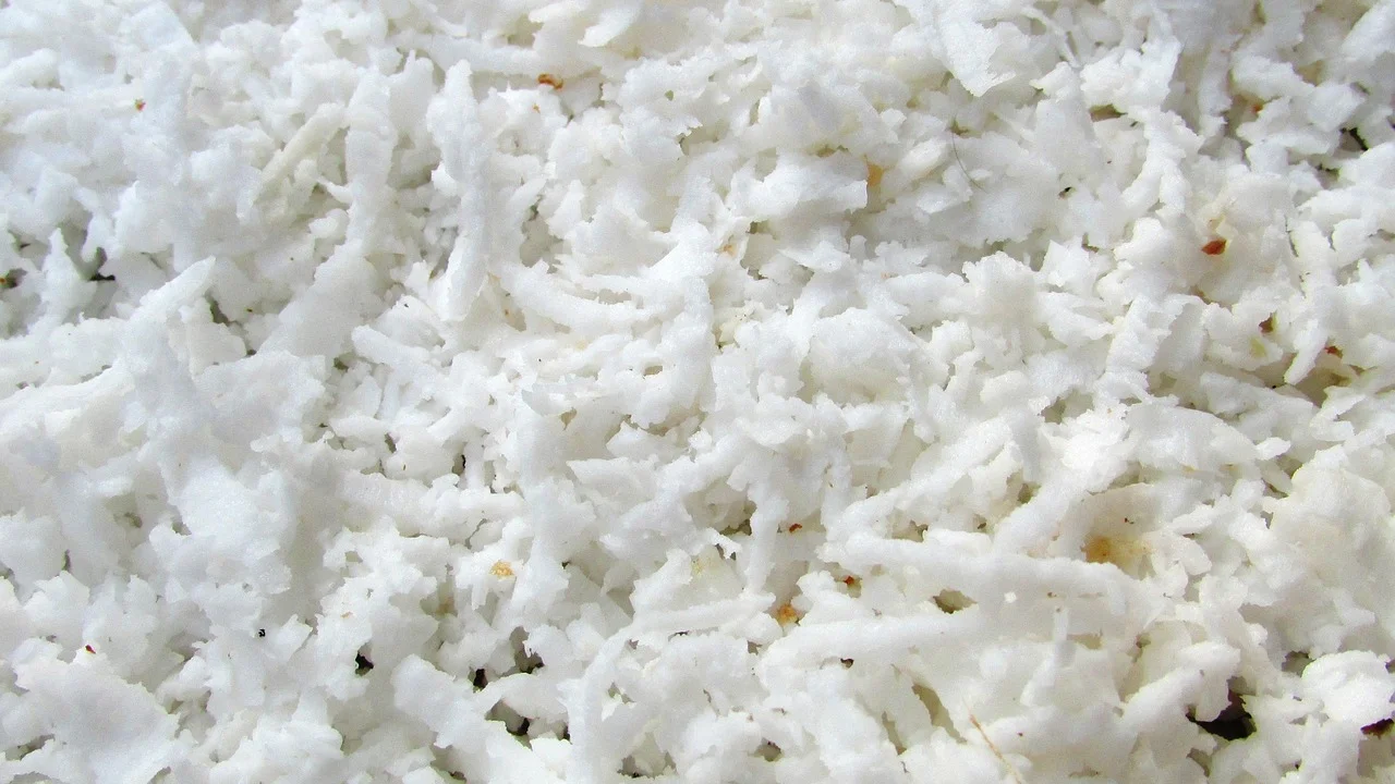 Ingredientes para bolo sem ovo organizados na bancada