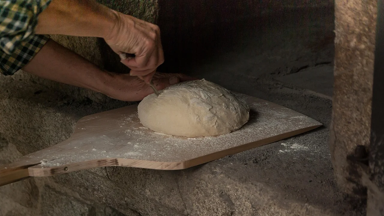 Crosta dourada e miolo macio de pão caseiro